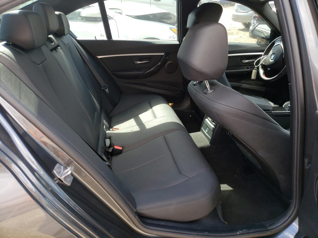 Zdjęcie 6 z aukcji – 2017 BMW 330 XI z VIN WBA8D9C34HA011877
