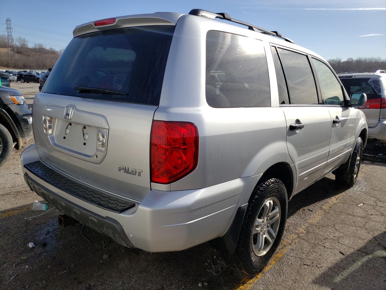 Photo 4 from auction – 2005 HONDA PILOT EXL with VIN 5FNYF18515B024999