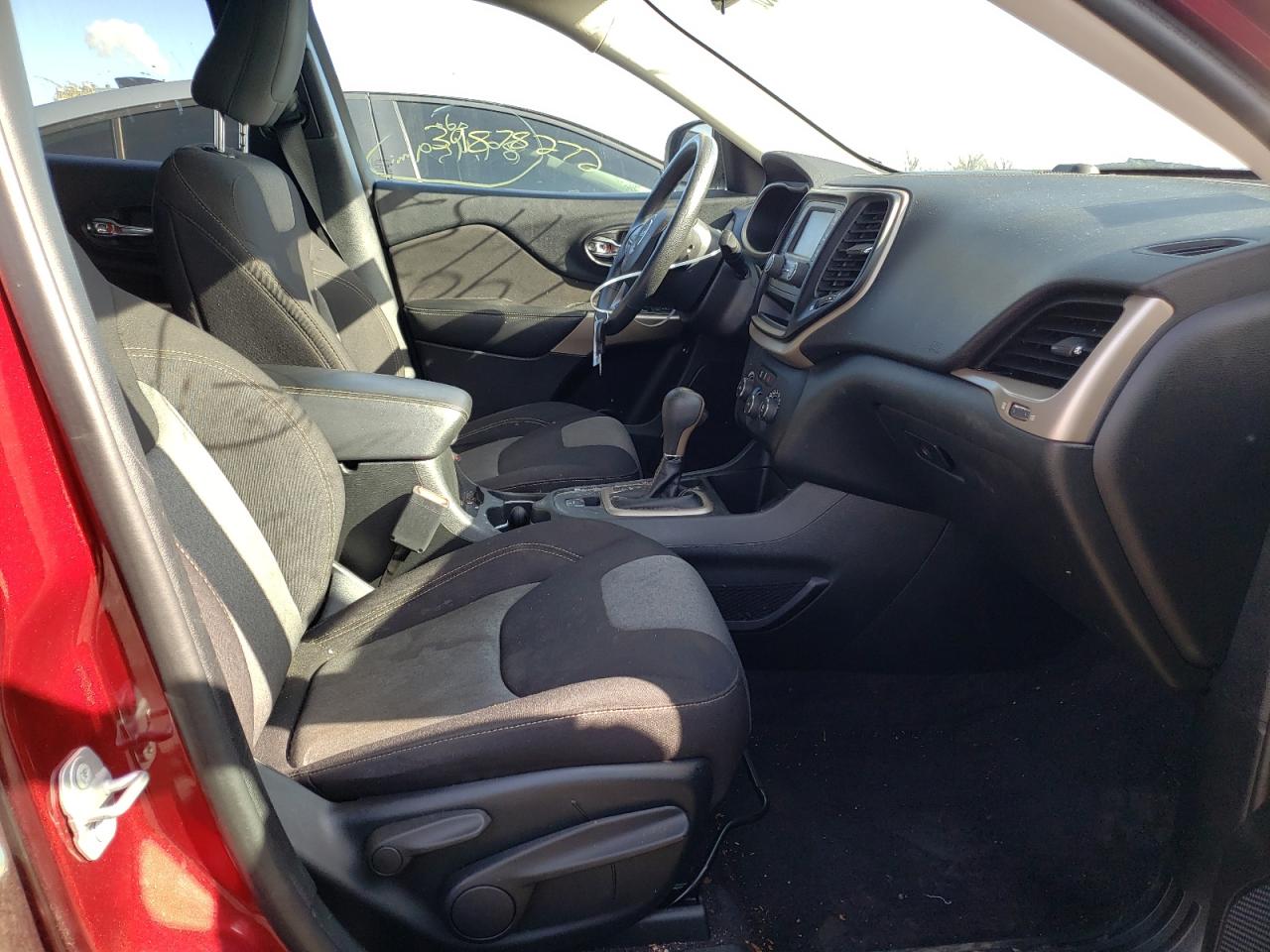 Photo 5 from auction – 2018 JEEP CHEROKEE L with VIN 1C4PJLCB5JD616152