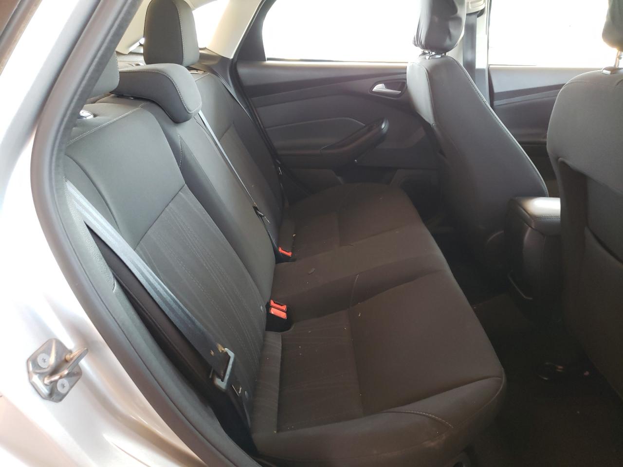 Photo 6 from auction – 2017 FORD FOCUS SE with VIN 1FADP3F2XHL301799