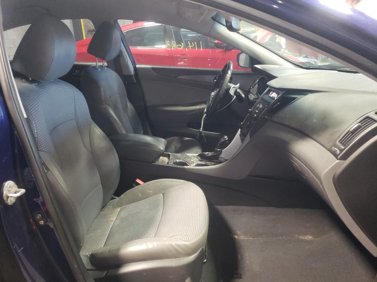 Photo 5 from auction – 2011 HYUNDAI SONATA SE with VIN 5NPEC4AC6BH037489