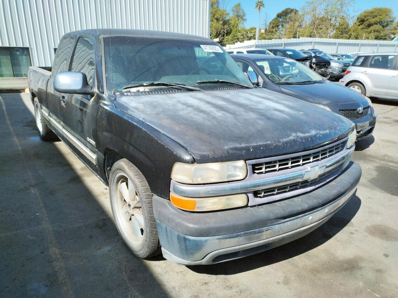 CHEVROLET SILVERADO 2002 with VIN 2GCEC19T221303773 - Photo from auction