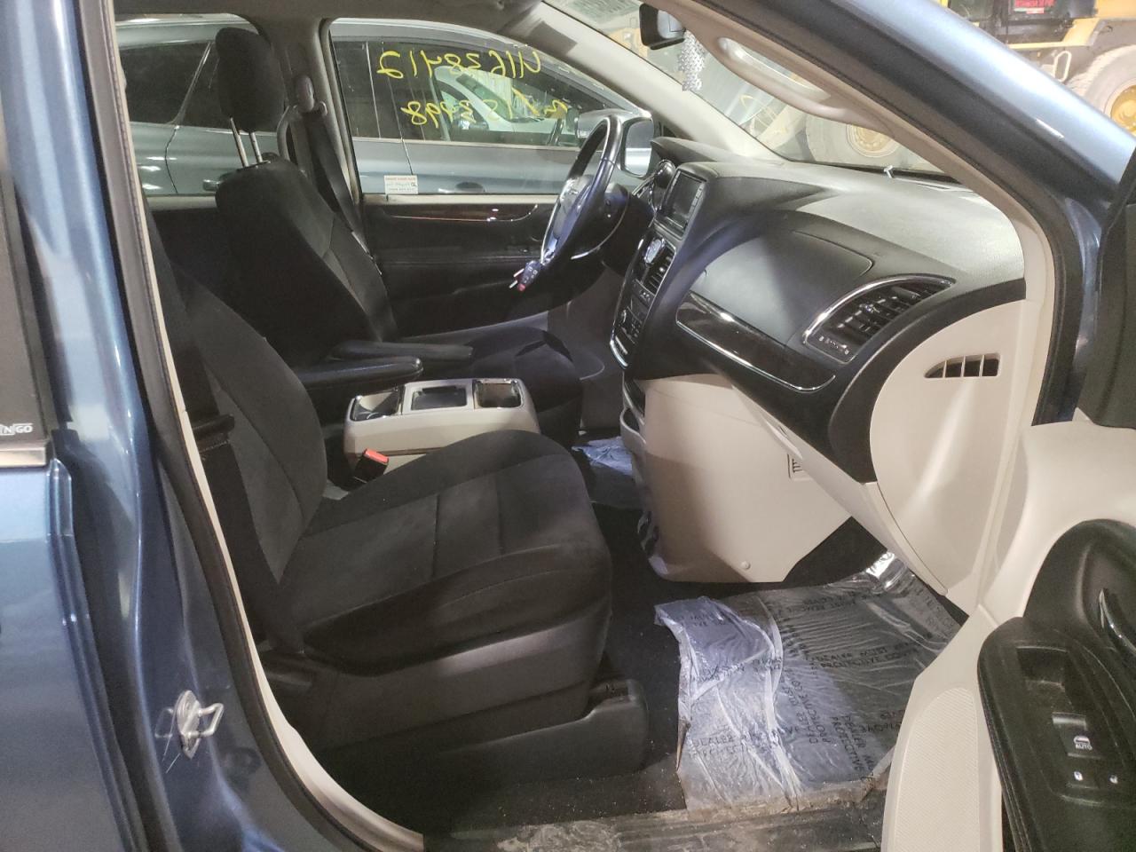 Photo 5 from auction – 2011 CHRYSLER TOWN & COU with VIN 2A4RR5DG2BR715964