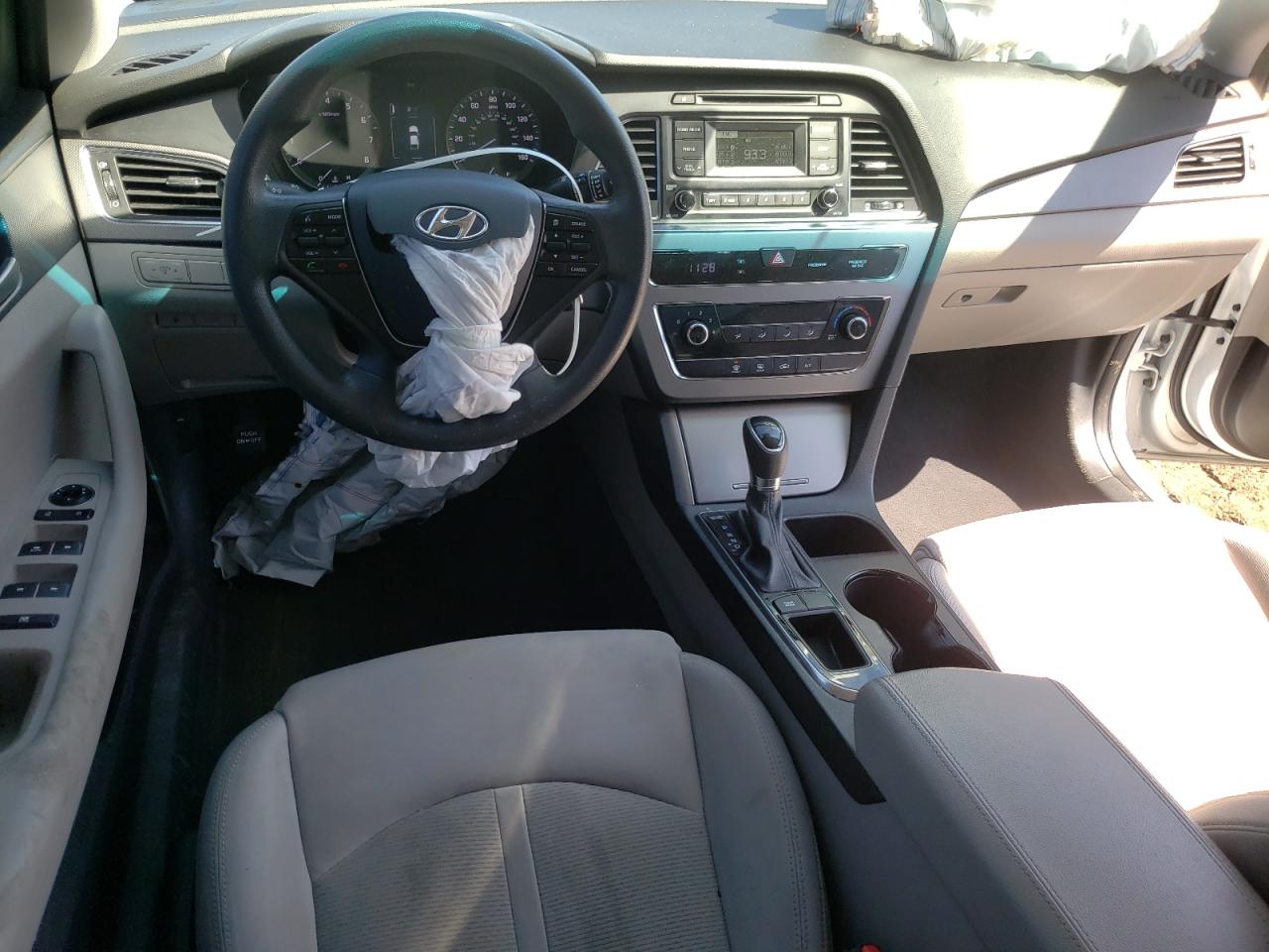 Photo 9 from auction – 2017 HYUNDAI SONATA SE with VIN 5NPE24AF8HH516003