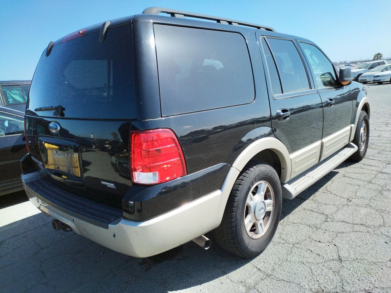 Photo 4 from auction – 2005 FORD EXPEDITION with VIN 1FMFU18535LA97393