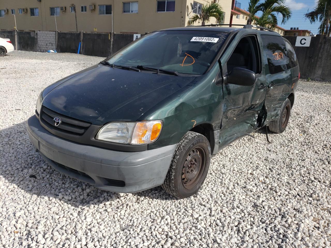 Photo 2 from auction – 2002 TOYOTA SIEANNA with VIN 4T3ZF13CX2U444549