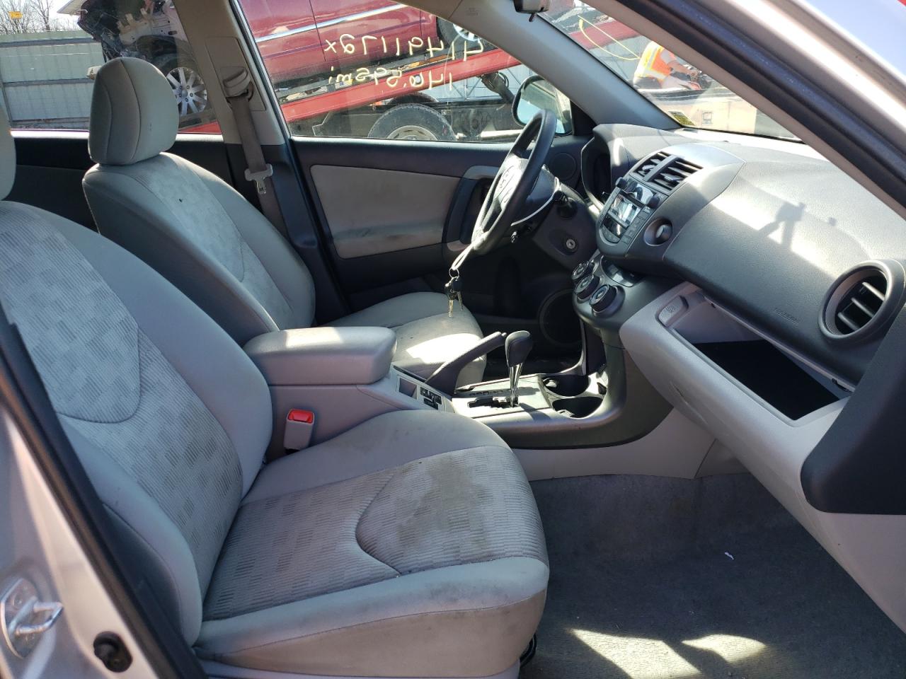 Photo 5 from auction – 2010 TOYOTA RAV4 with VIN 2T3JF4DV7AW067529