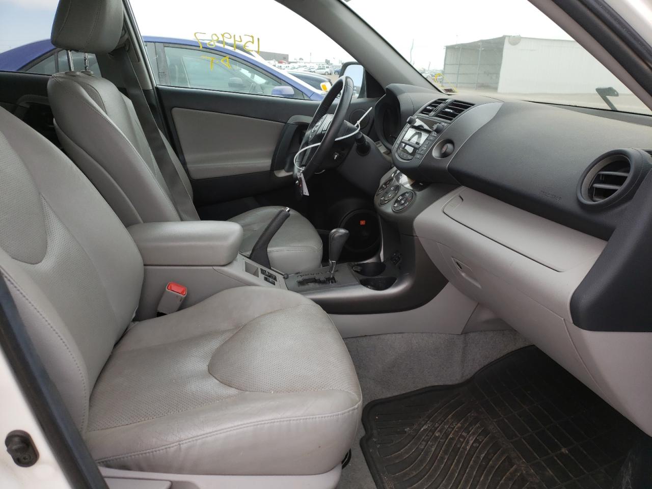 Photo 5 from auction – 2011 TOYOTA RAV4 LIMIT with VIN 2T3DK4DV7BW057349