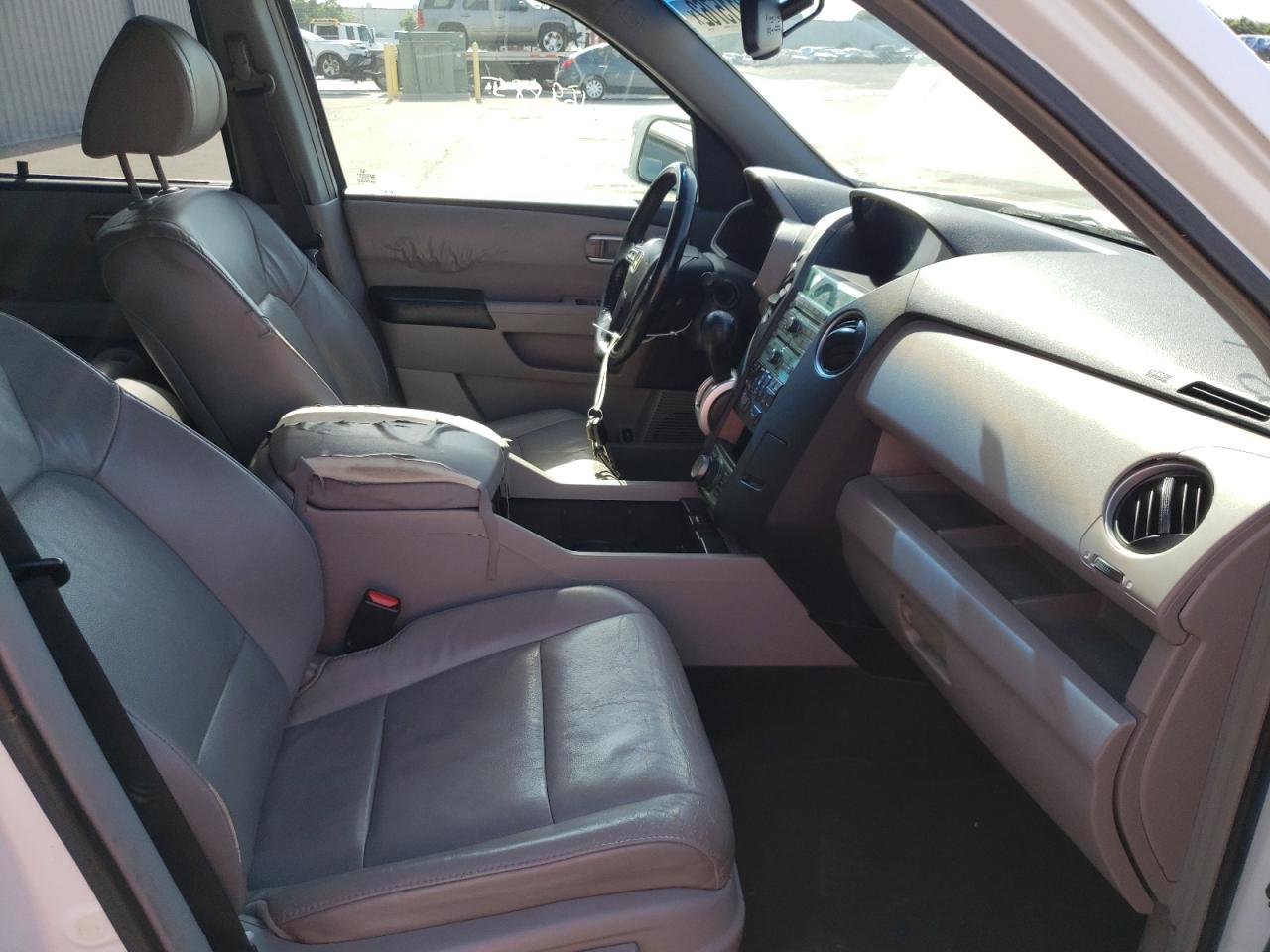 Photo 5 from auction – 2009 HONDA PILOT TOUR with VIN 5FNYF389X9B026464