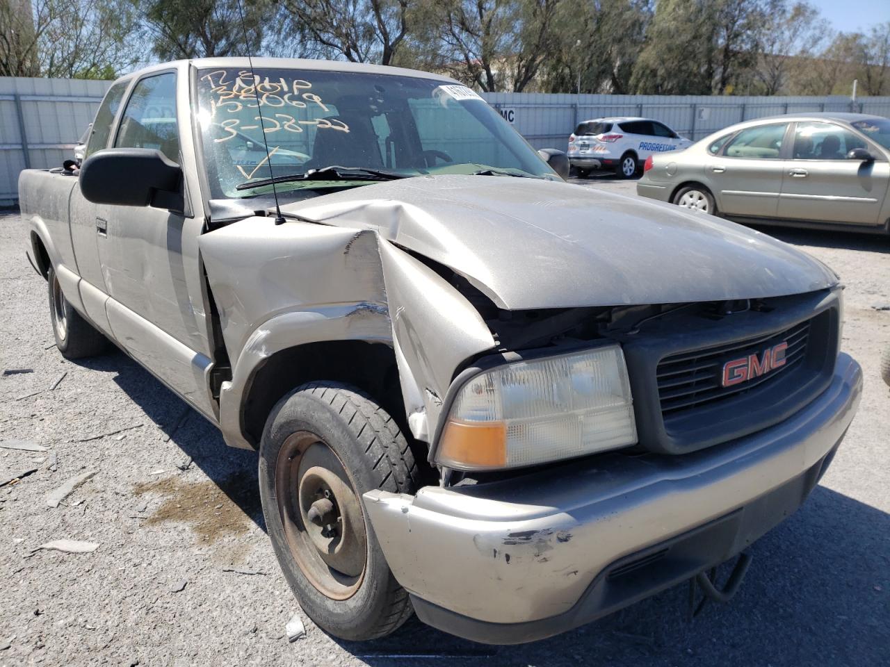 GMC SONOMA 2000 with VIN 1GTCS1956YK255618 - Photo from auction