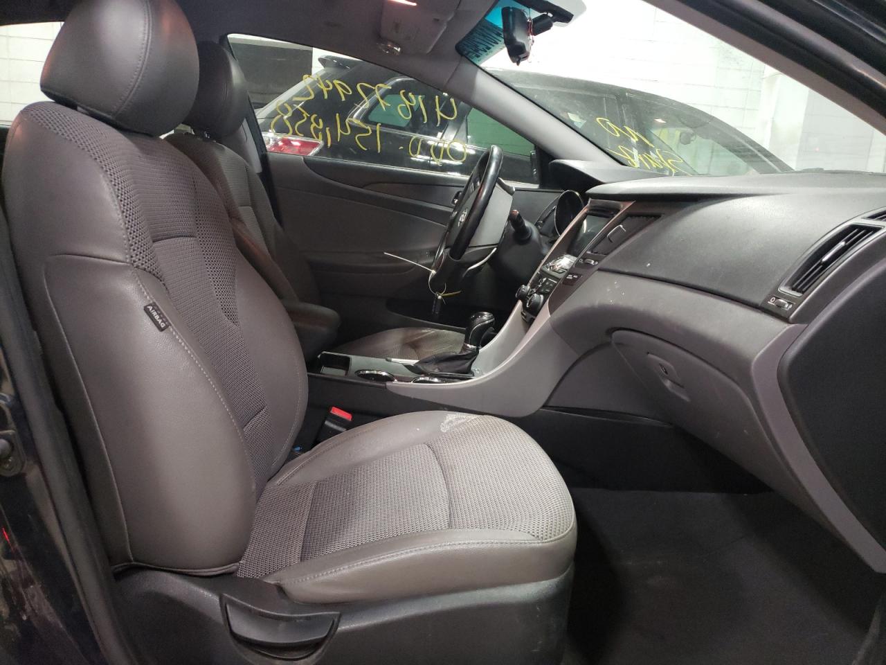 Photo 5 from auction – 2012 HYUNDAI SONATA SE with VIN 5NPEC4AB3CH422081
