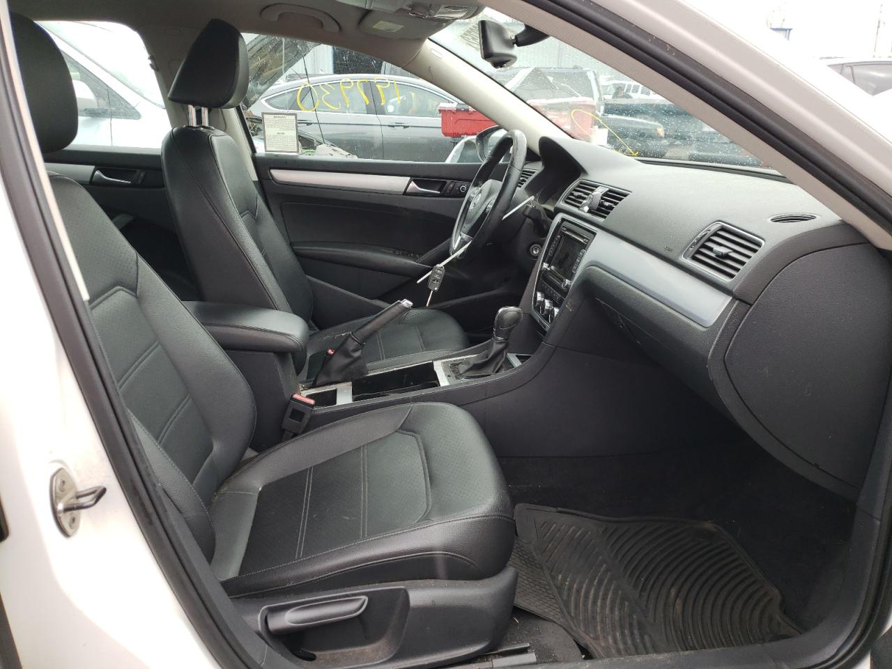 Photo 5 from auction – 2012 VOLKSWAGEN PASSAT SE with VIN 1VWBP7A34CC047814