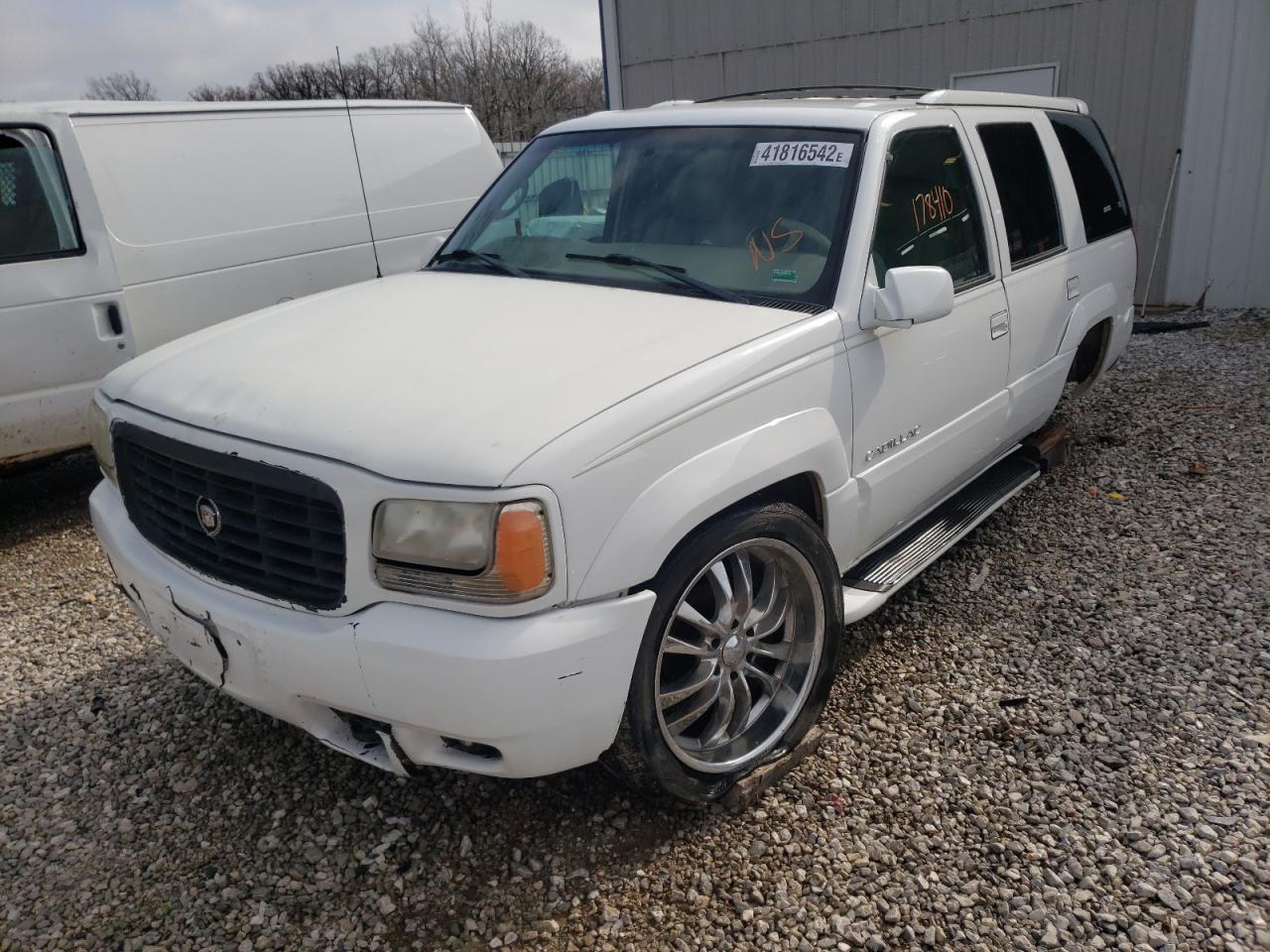 Photo 2 from auction – 2000 CADILLAC ESCALADE with VIN 1GYEK13R1YR165671