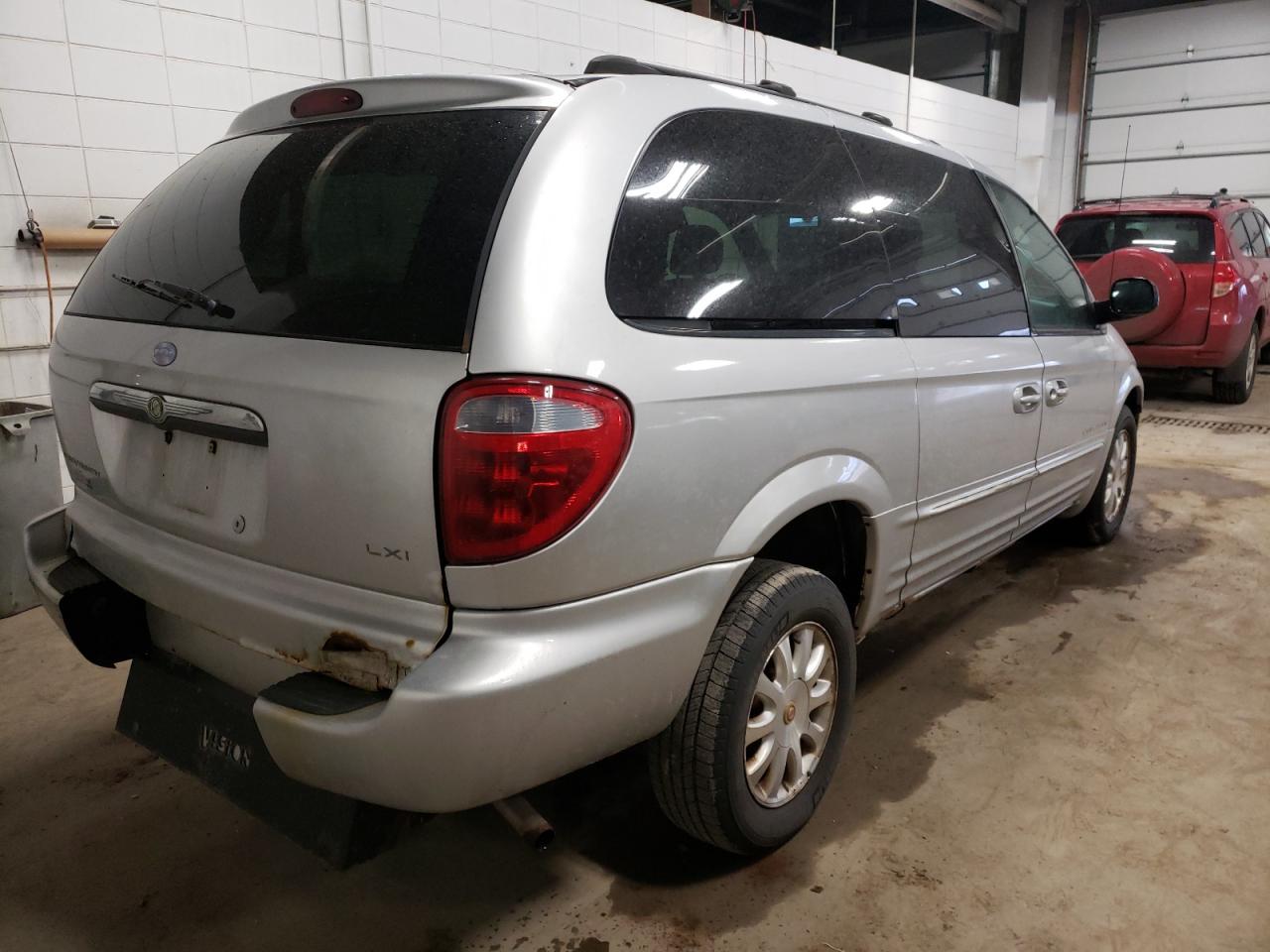 Photo 4 from auction – 2001 CHRYSLER TOWN & COU with VIN 2C8GP54L71R107855