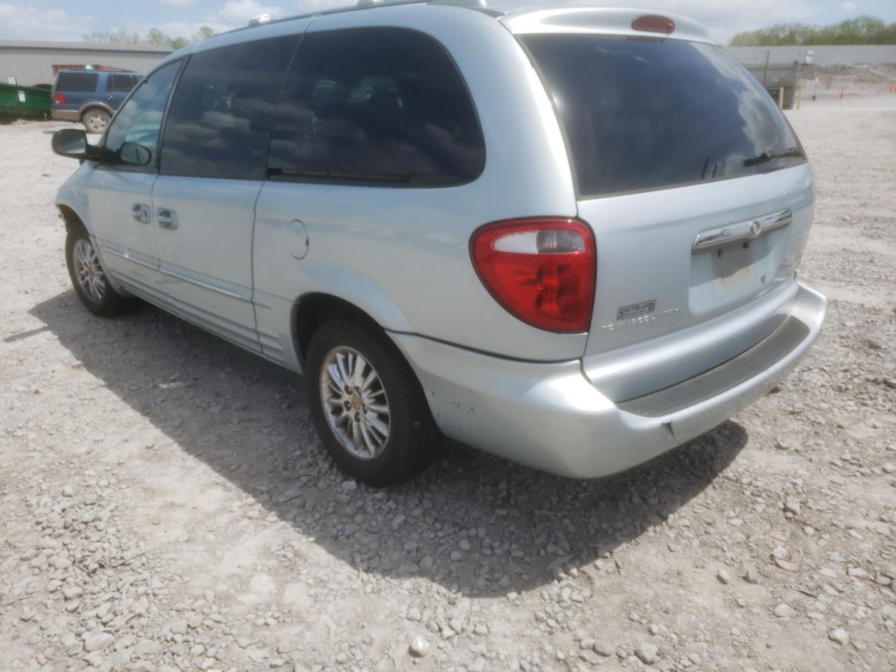 Photo 3 from auction – 2001 CHRYSLER TOWN & COU with VIN 2C8GP64L41R308439