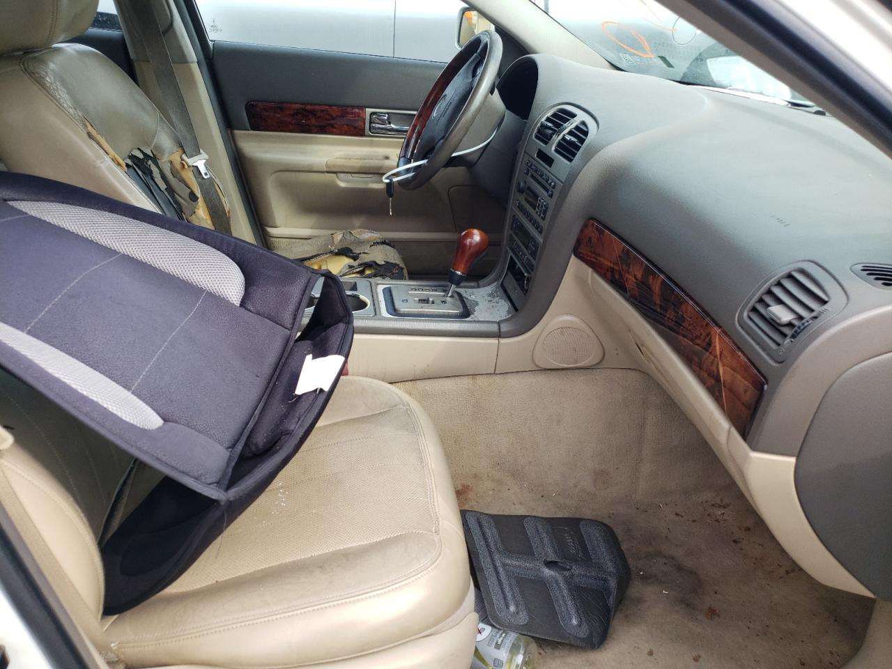Photo 5 from auction – 2005 LINCOLN LS with VIN 1LNHM87A05Y650715