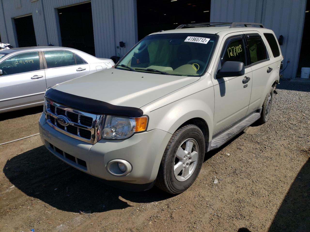 Photo 2 from auction – 2009 FORD ESCAPE XLT with VIN 1FMCU03709KD07093