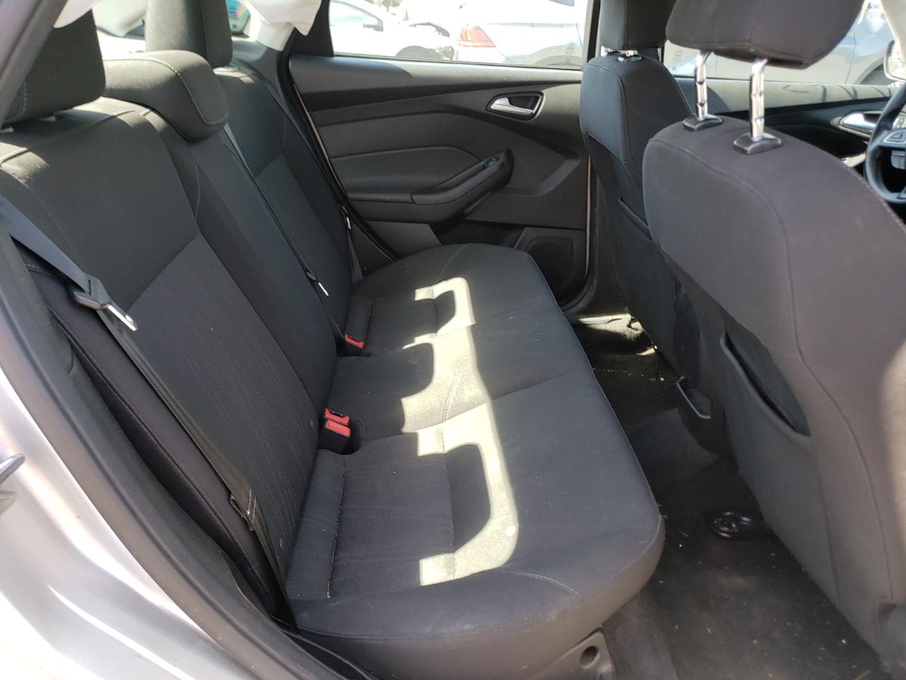 Photo 6 from auction – 2017 FORD FOCUS SE with VIN 1FADP3F28HL300148