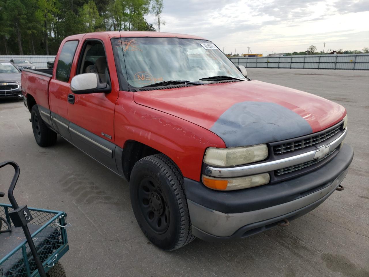 CHEVROLET SILVERADO 2000 with VIN 1GCEK19V3YE158951 - Photo from auction