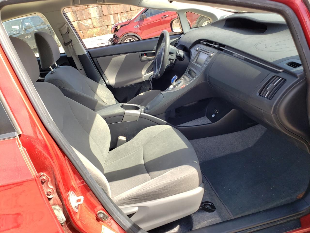 Photo 5 from auction – 2014 TOYOTA PRIUS with VIN JTDKN3DU9E0362716