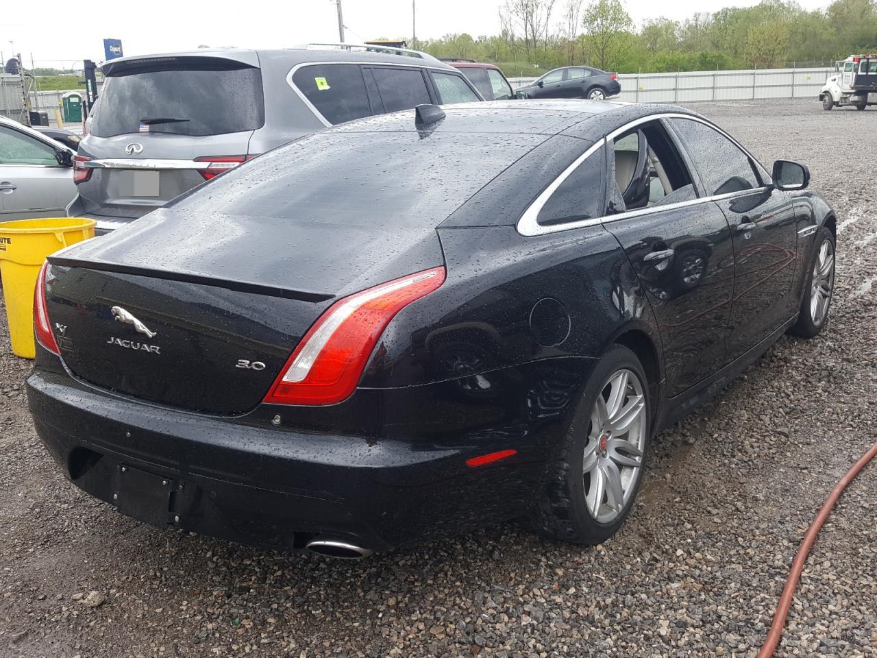 Photo 4 from auction – 2017 JAGUAR XJ with VIN SAJWA1C71H8W08775