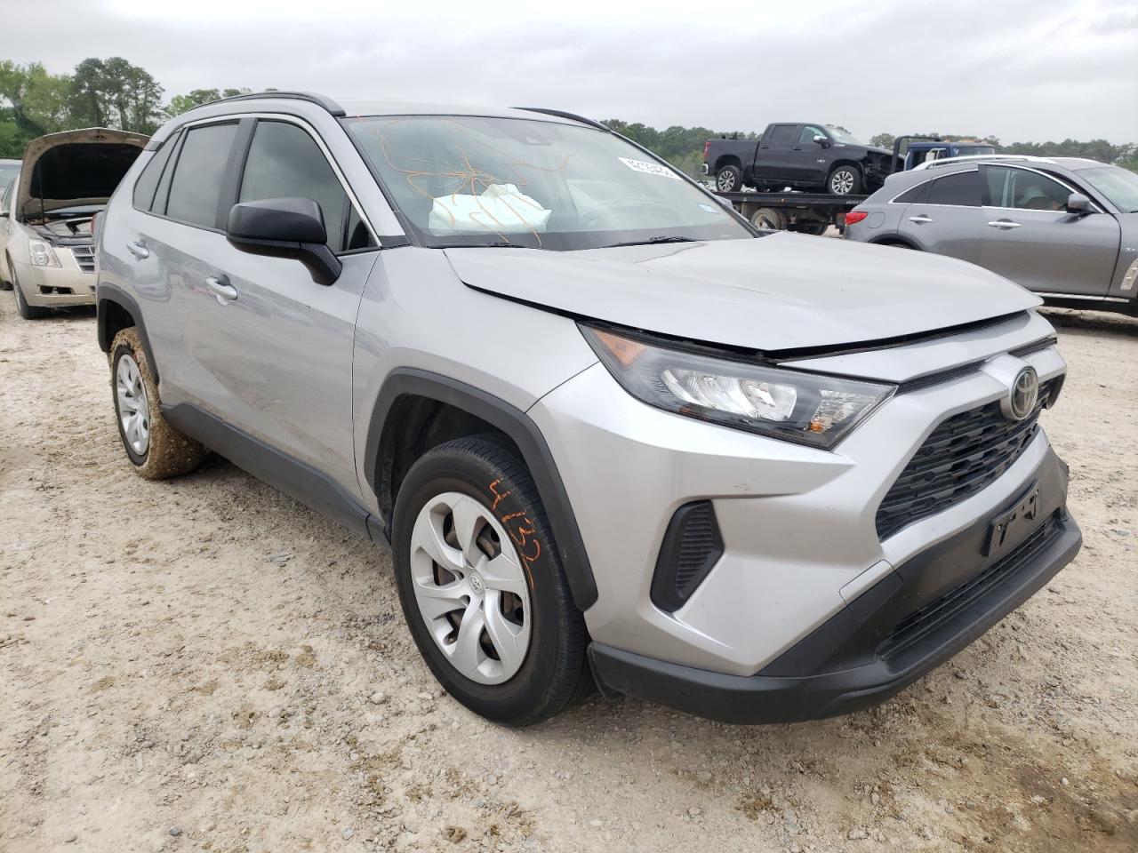 TOYOTA RAV4 LE 2019 with VIN JTMH1RFV7KD010883 - Photo from auction