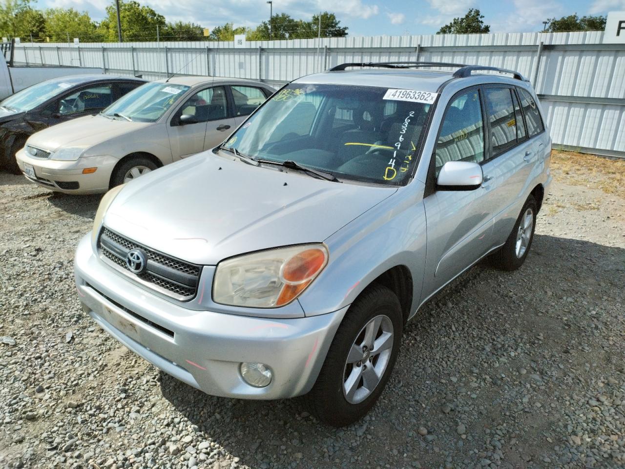 Photo 2 from auction – 2005 TOYOTA RAV4 with VIN JTEGD20V250056499