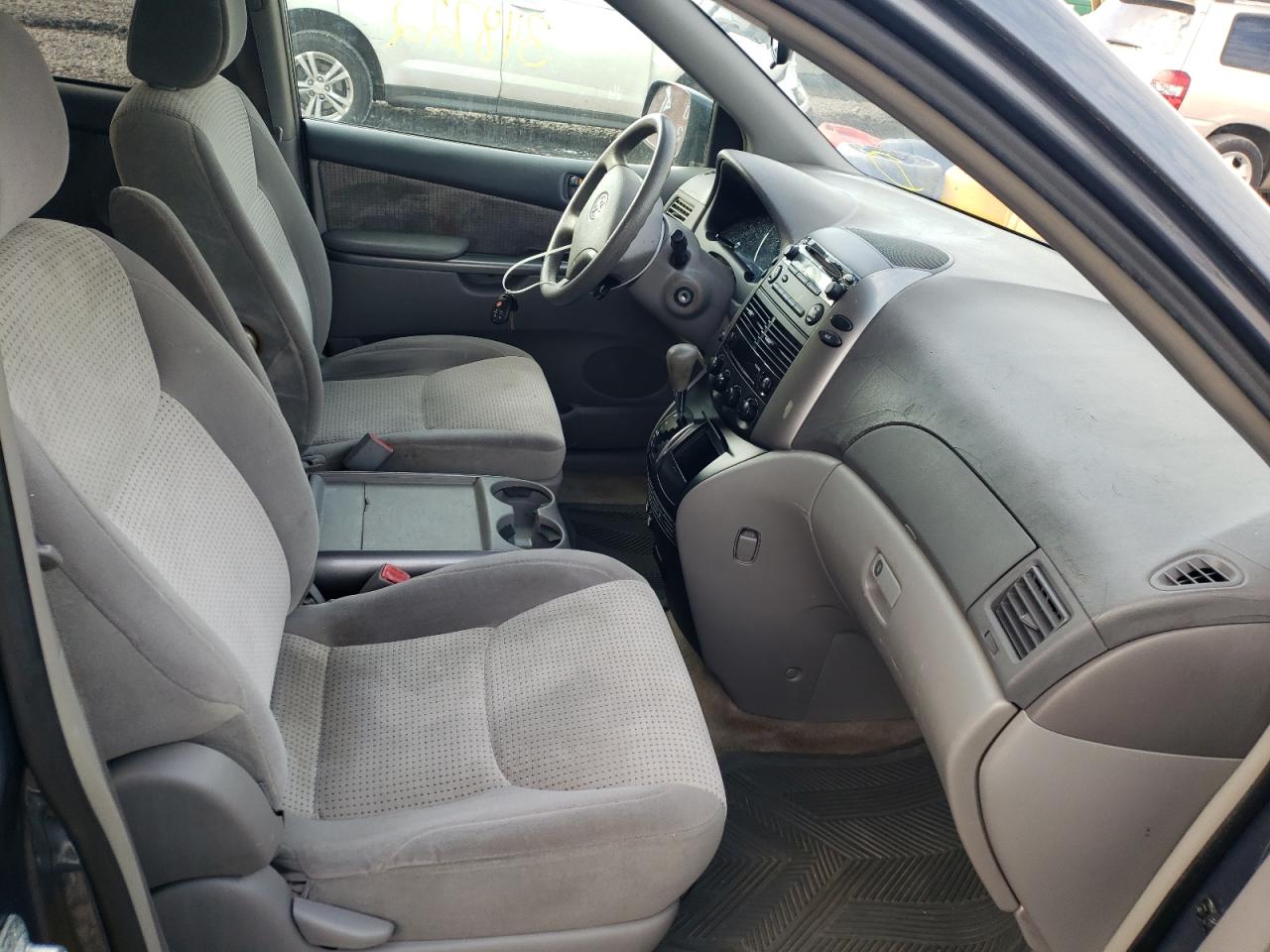 Photo 5 from auction – 2008 TOYOTA SIENNA CE with VIN 5TDZK23C28S124413
