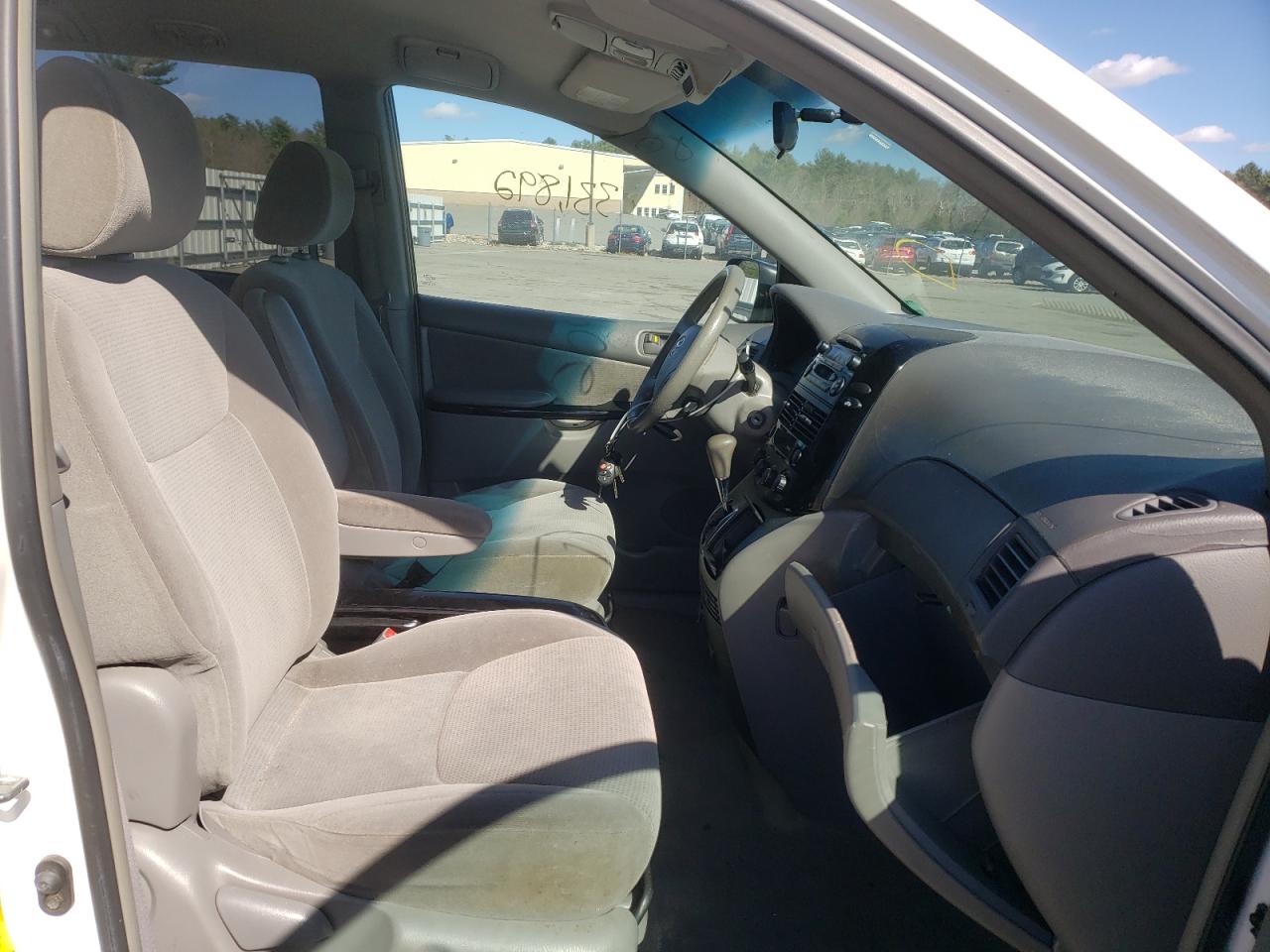 Photo 5 from auction – 2004 TOYOTA SIENNA CE with VIN 5TDZA23C24S140852
