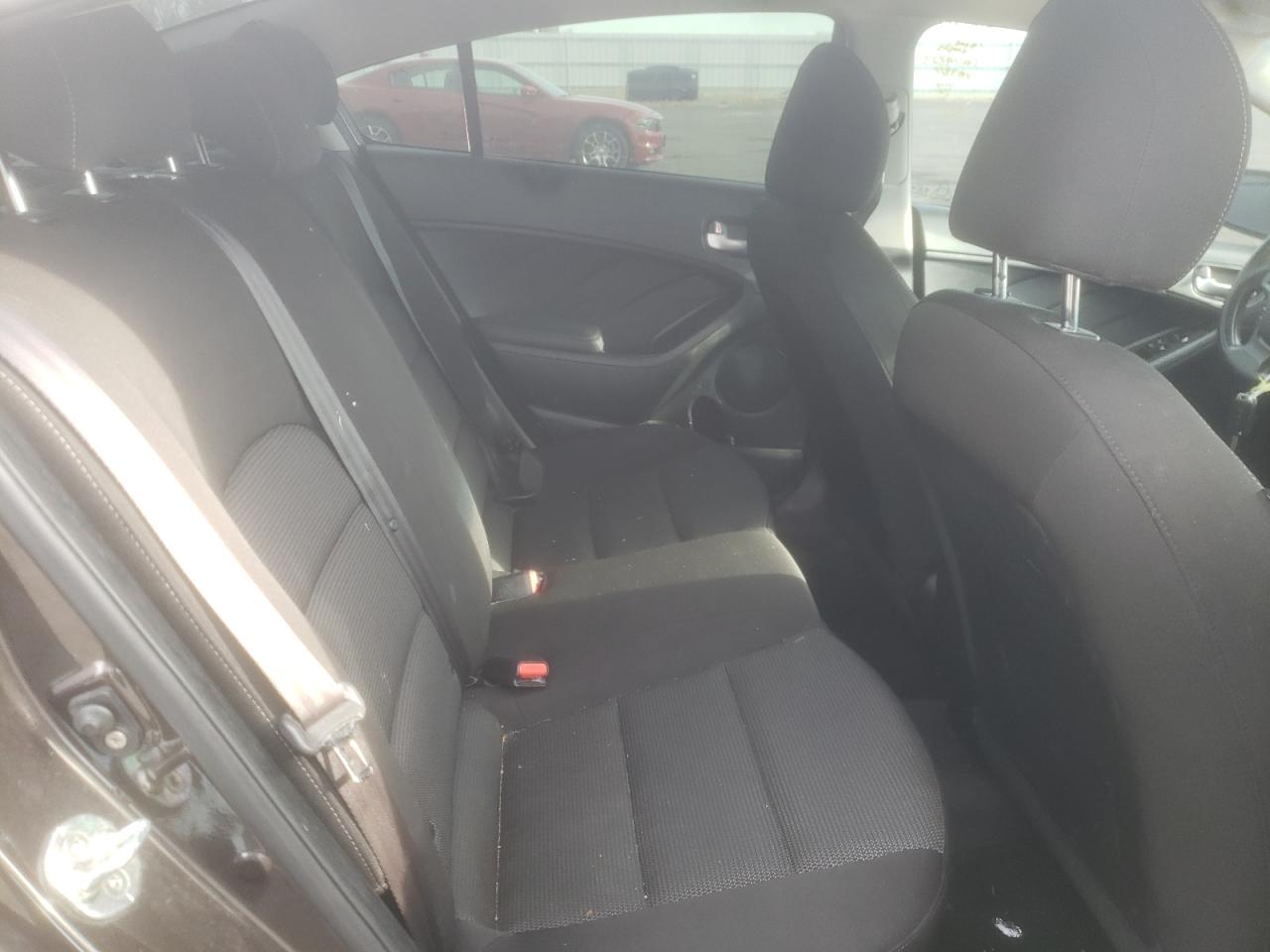 Photo 6 from auction – 2017 KIA FORTE LX with VIN 3KPFK4A74HE153877