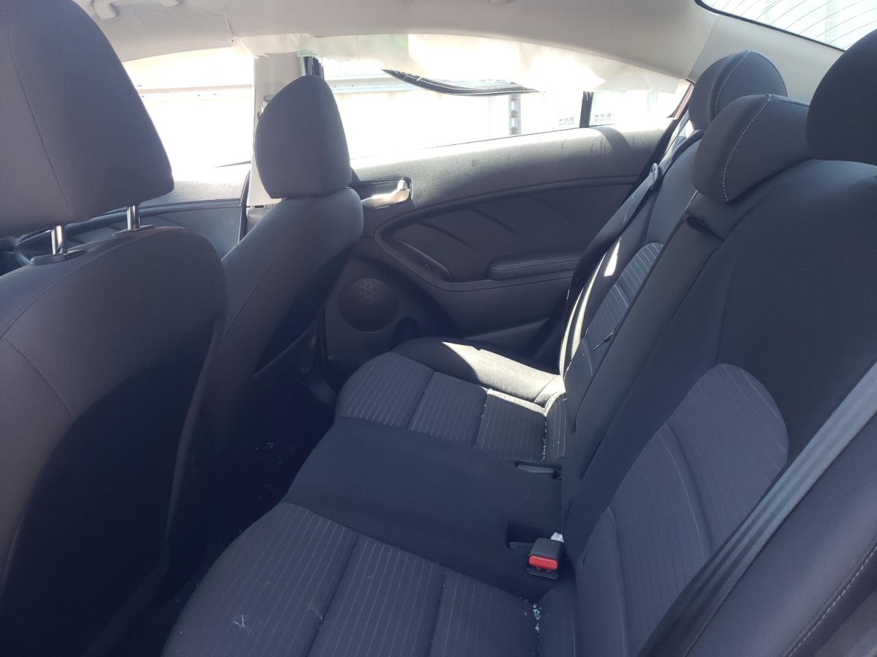 Foto 6 de la subasta – 2017 KIA FORTE LX con VIN 3KPFL4A71HE033127