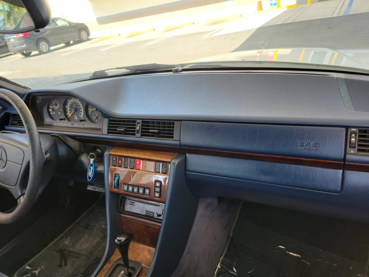 Photo 9 from auction – 1994 MERCEDES-BENZ E 320 with VIN WDBEA66E3RC047140
