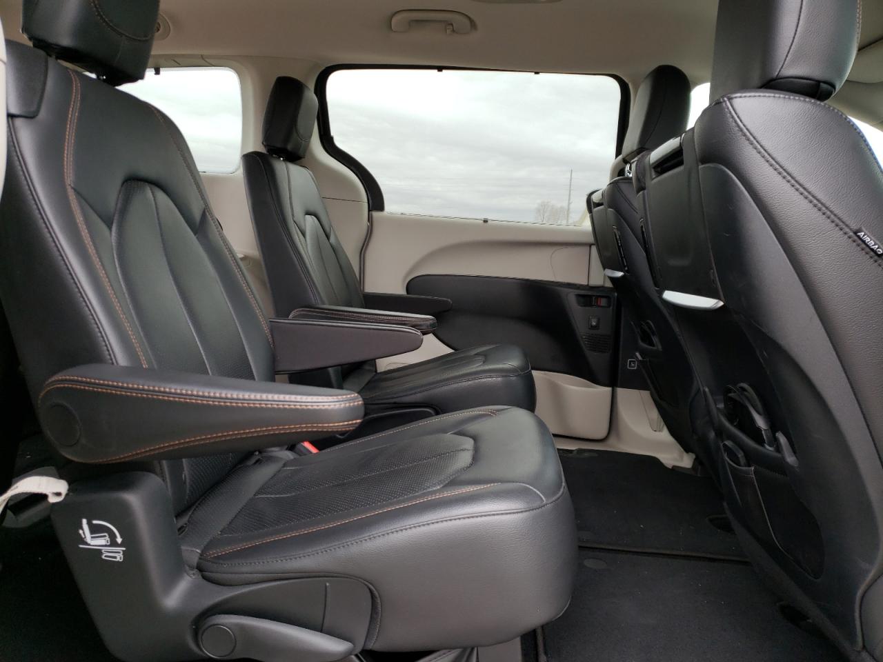 Photo 6 from auction – 2017 CHRYSLER PACIFICA T with VIN 2C4RC1EGXHR585326