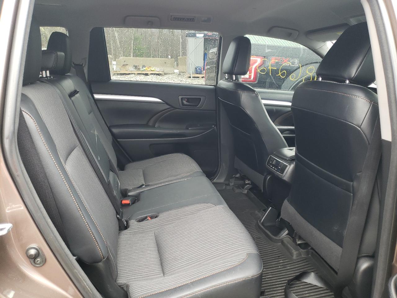 Фото 6 с аукциона – 2018 TOYOTA HIGHLANDER с VIN 5TDBZRFHXJS824375