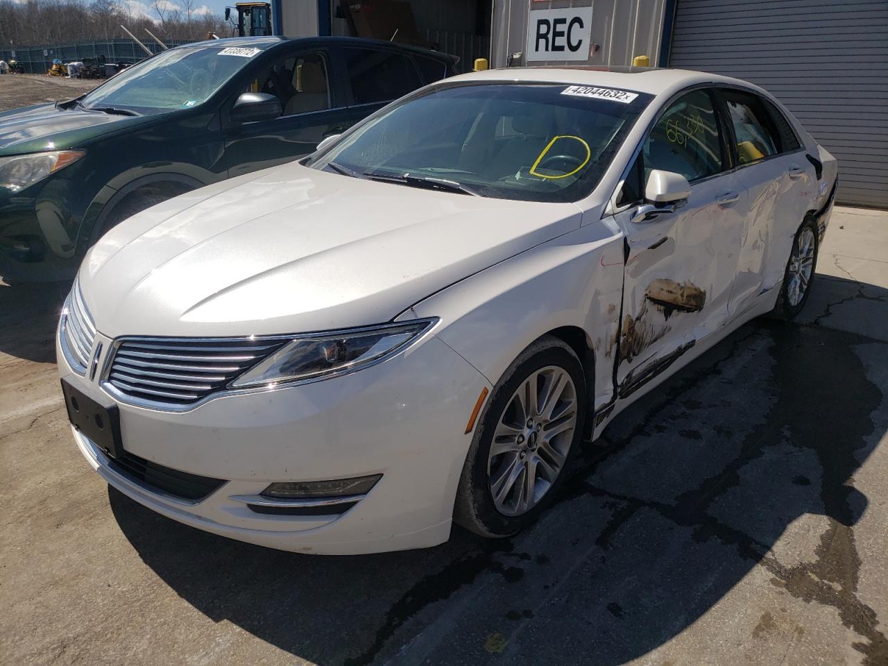 Photo 2 from auction – 2016 LINCOLN MKZ with VIN 3LN6L2J98GR629344