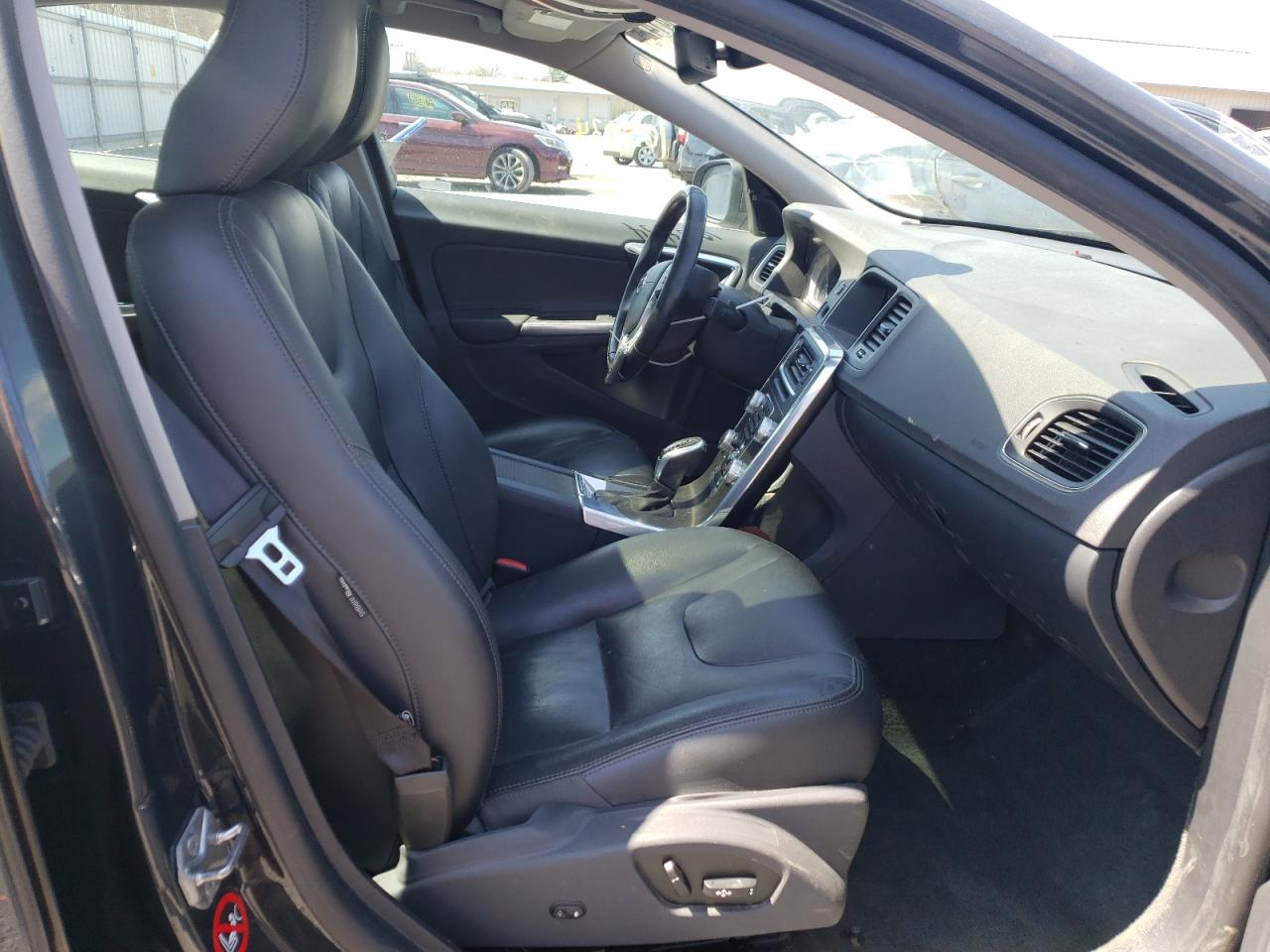 Photo 5 from auction – 2015 VOLVO S60 PREMIE with VIN YV126MFK8F2336607