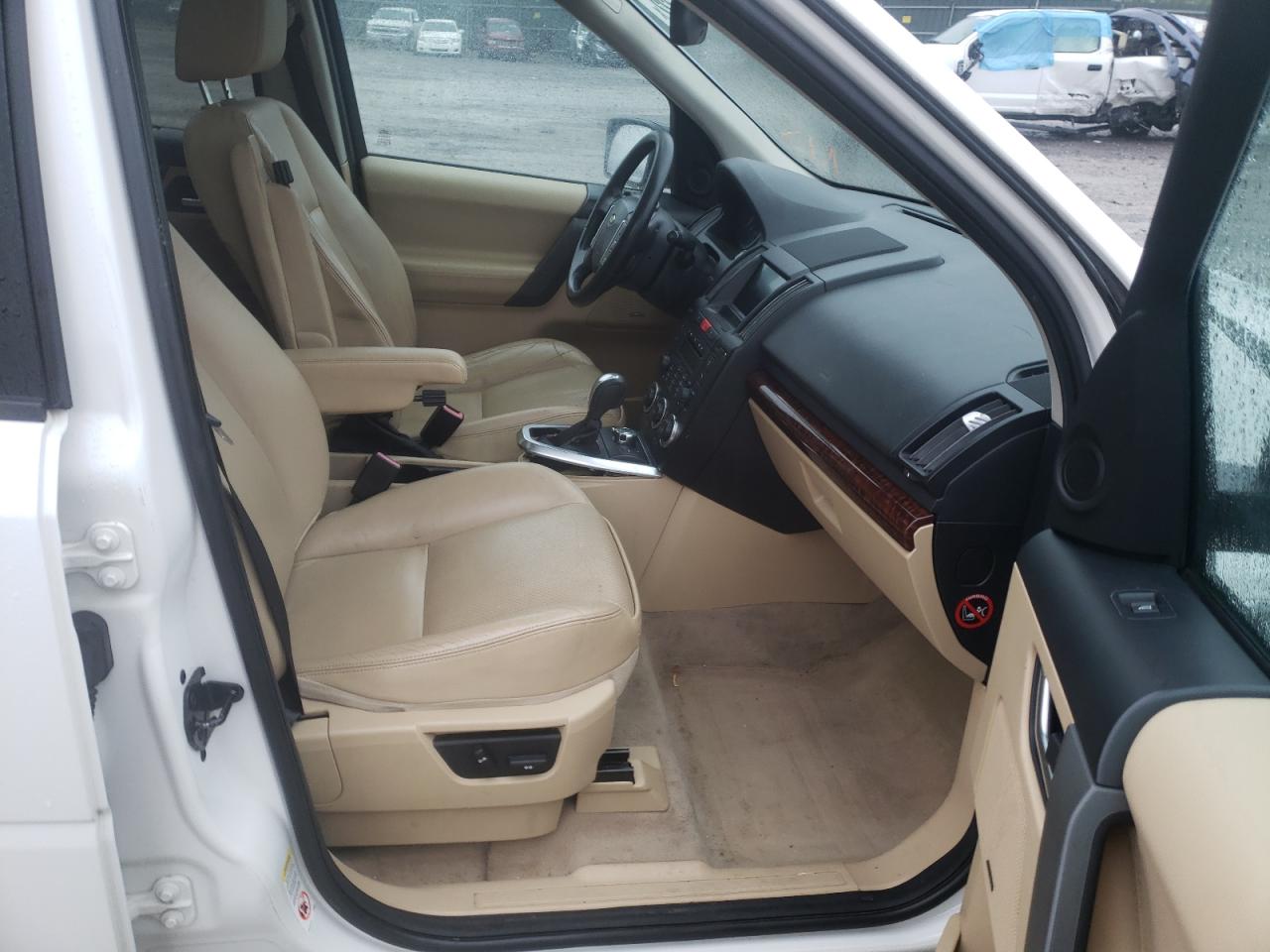 Photo 5 from auction – 2008 LAND ROVER LR2 SE TEC with VIN SALFS24N18H041121