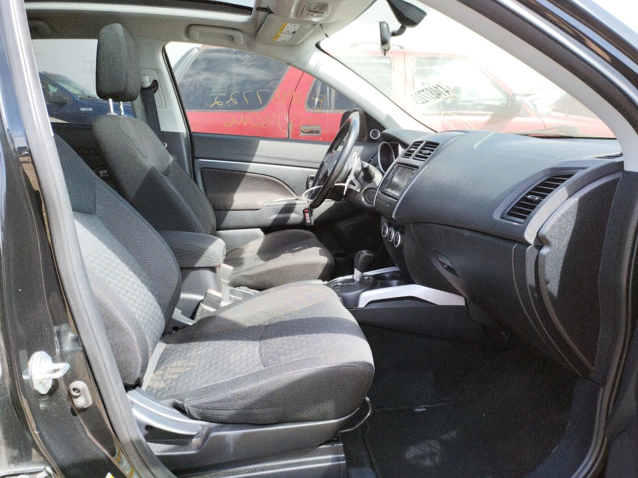 Photo 5 from auction – 2011 MITSUBISHI OUTLANDER with VIN JA4AR4AUXBZ013947
