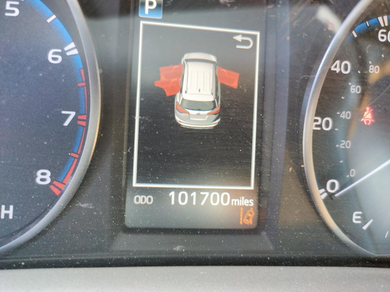 Photo 8 from auction – 2017 TOYOTA RAV4 LE with VIN JTMZFREV8HJ722000