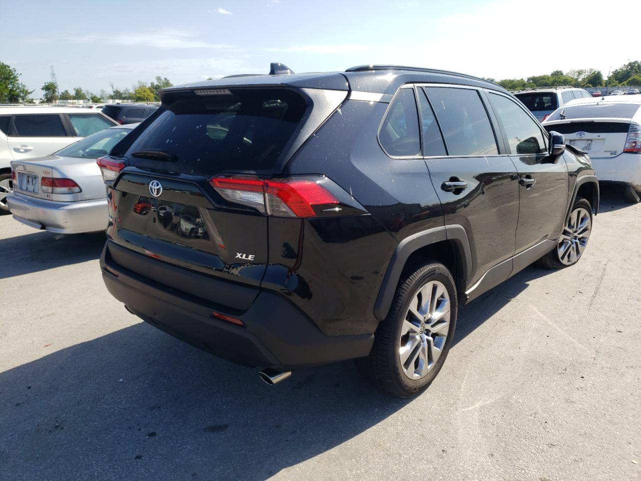 Photo 4 from auction – 2021 TOYOTA RAV4 XLE P with VIN 2T3C1RFV8MC113179