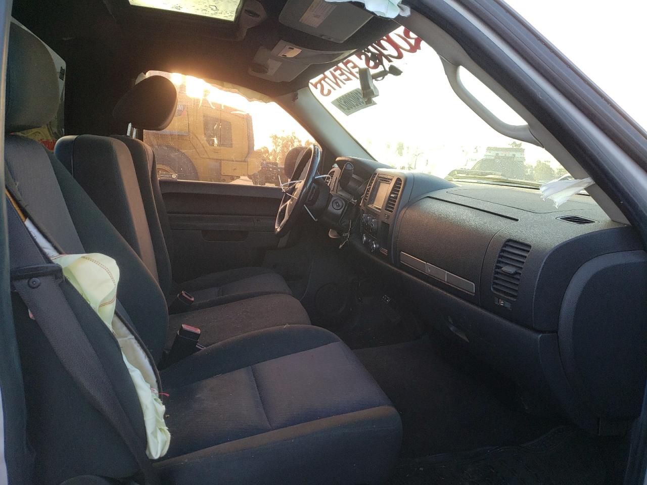 Photo 5 from auction – 2010 CHEVROLET SILVERADO with VIN 1GCPCSE00AZ258347