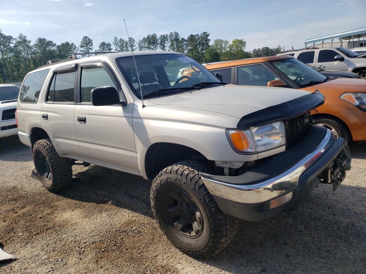 TOYOTA 4RUNNER SR 1999 with VIN JT3HM84RXX0033293 - Photo from auction