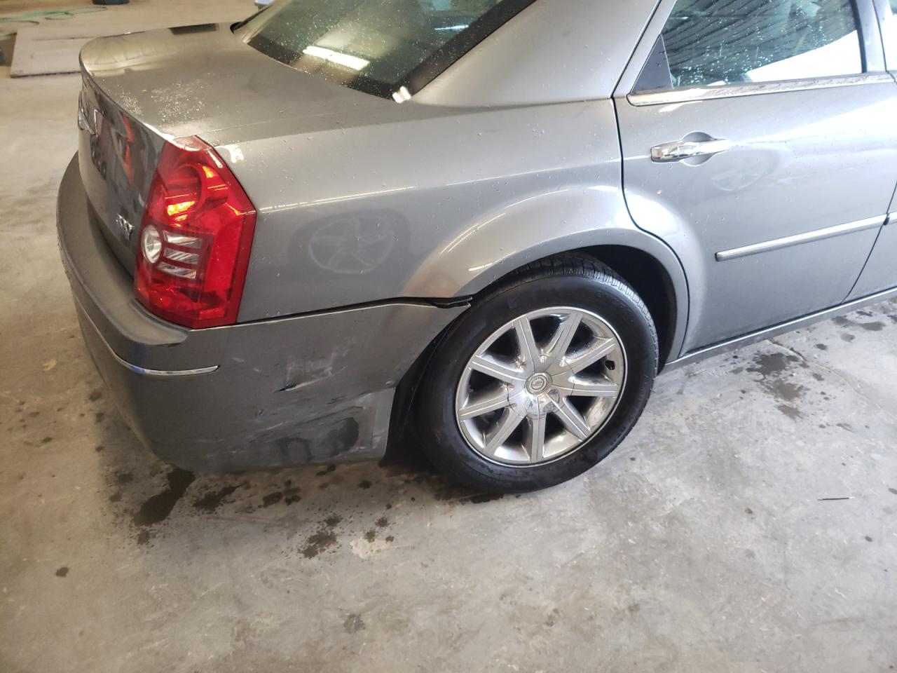 Photo 9 from auction – 2010 CHRYSLER 300 TOURIN with VIN 2C3CA5CV2AH318833