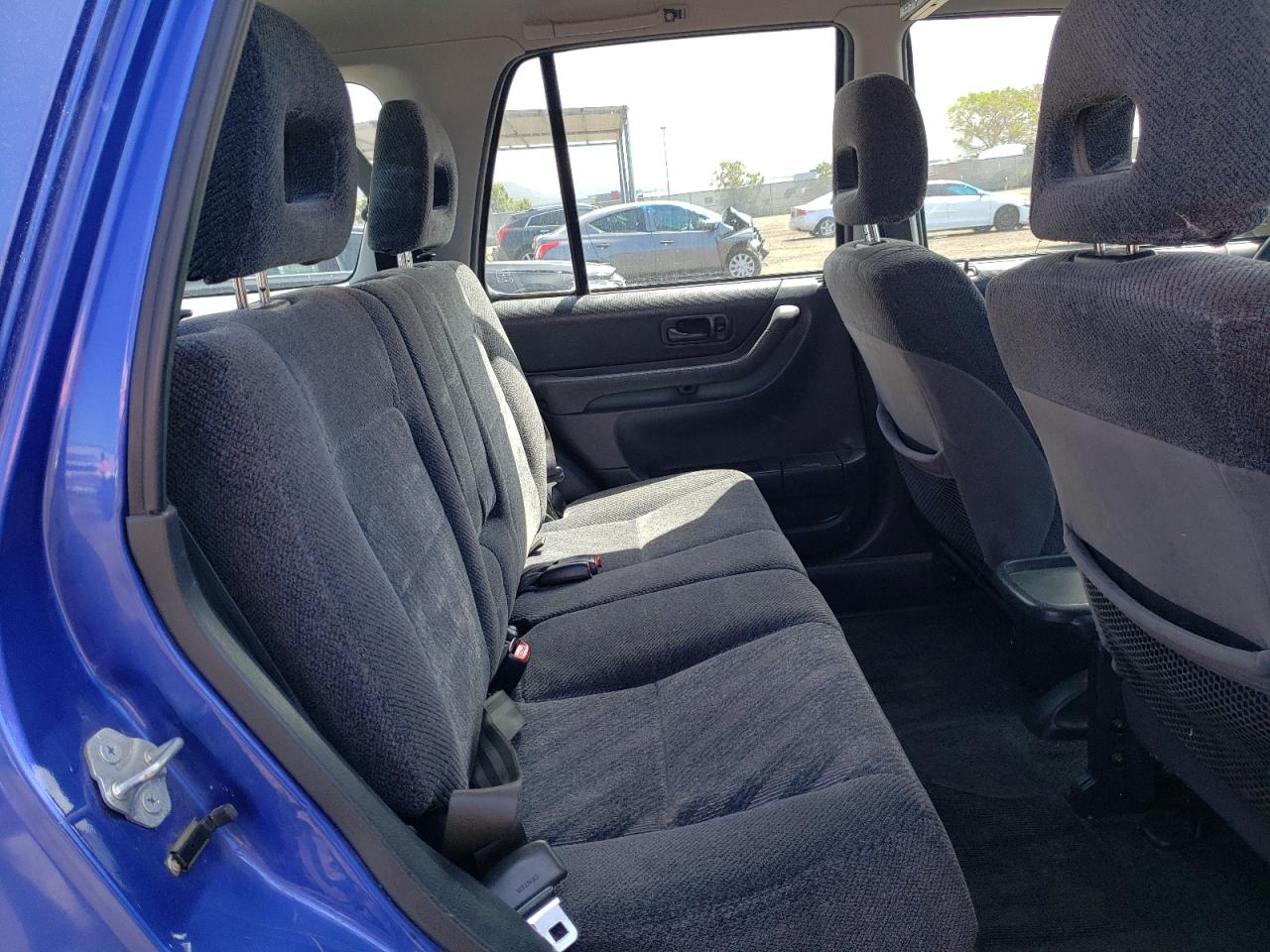 Photo 6 from auction – 2000 HONDA CR-V LX with VIN JHLRD1742YC012058