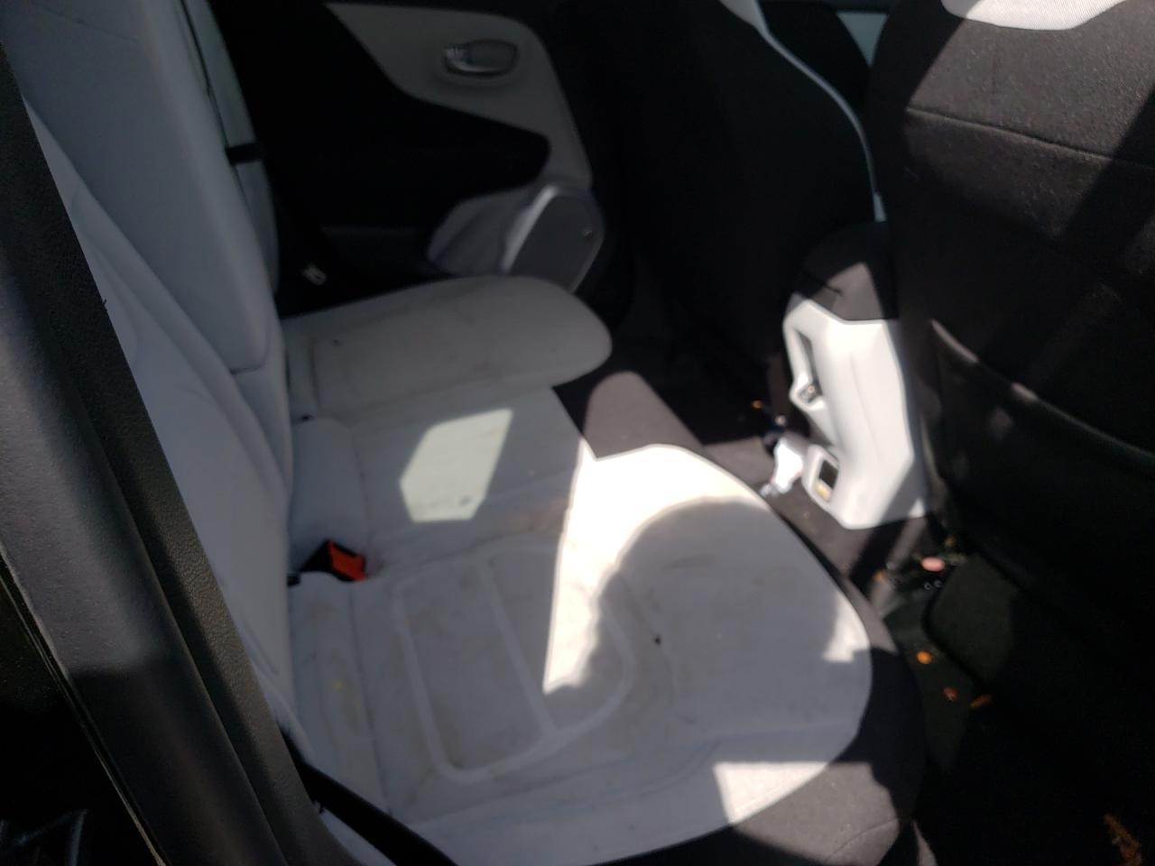 Photo 6 from auction – 2018 JEEP RENEGADE L with VIN ZACCJBBB5JPH92436