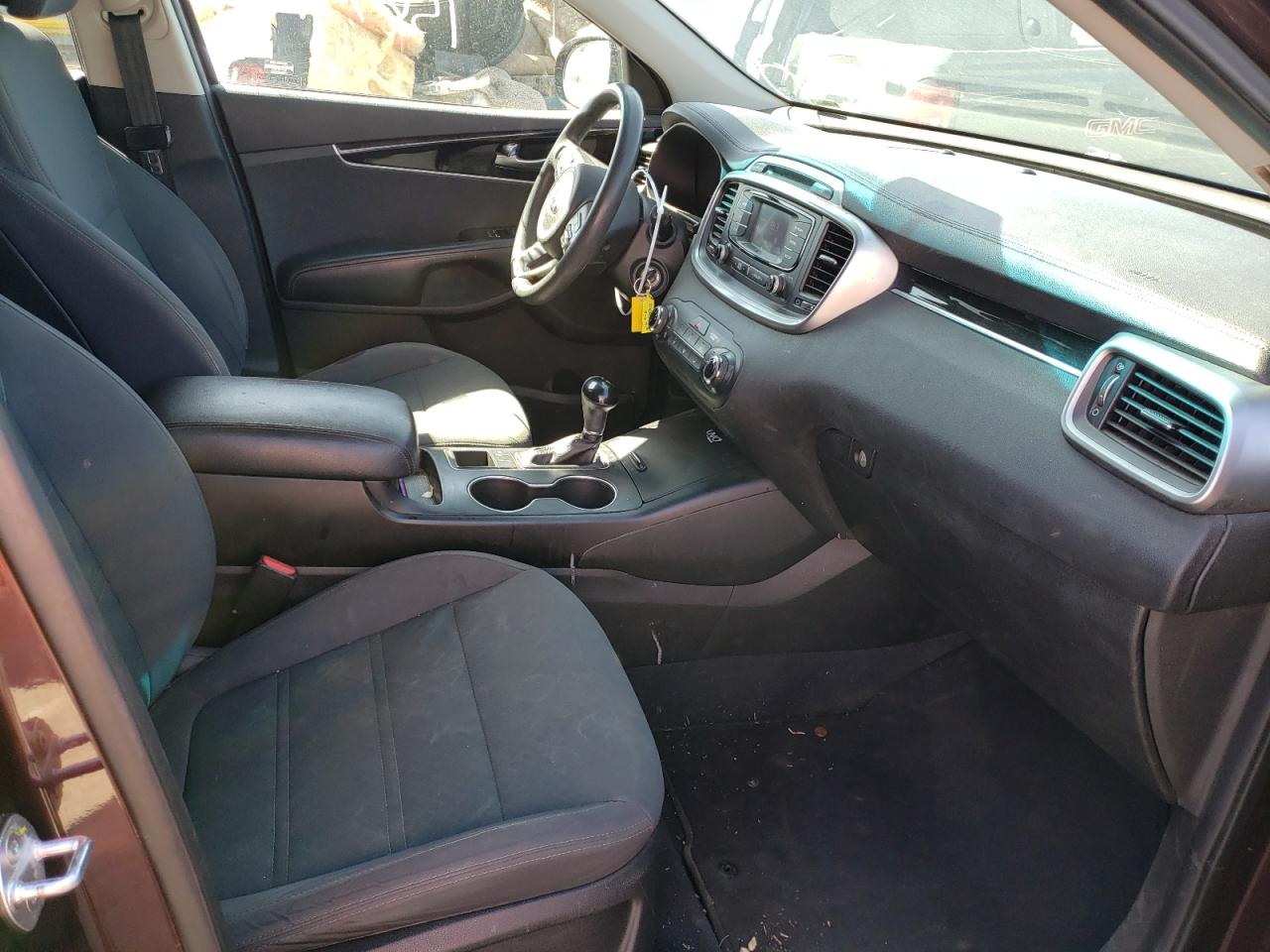 Photo 5 from auction – 2016 KIA SORENTO LX with VIN 5XYPG4A53GG066462