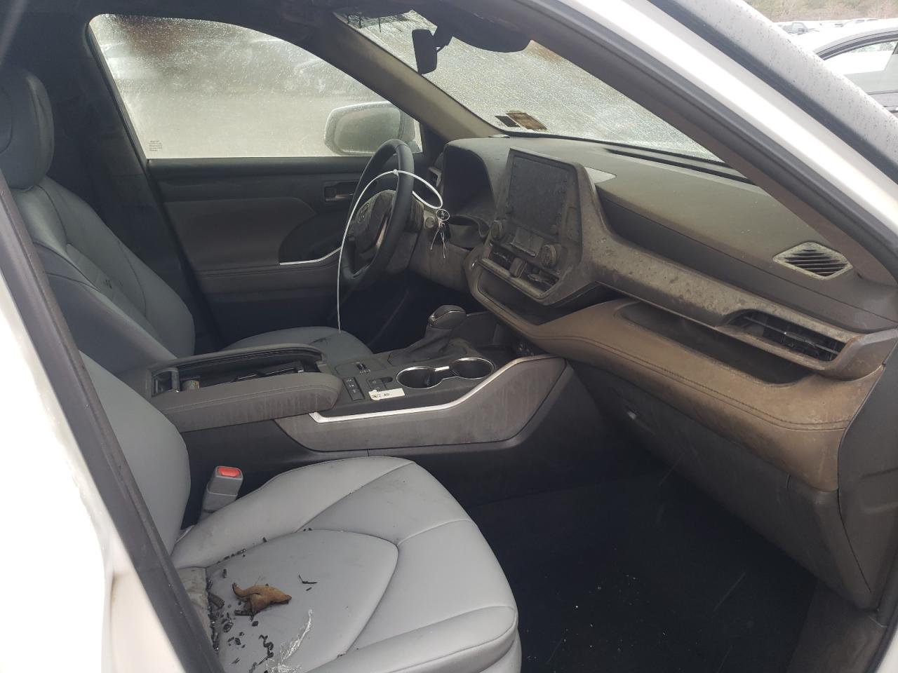 Photo 5 from auction – 2022 TOYOTA HIGHLANDER with VIN 5TDGBRCH9NS549182