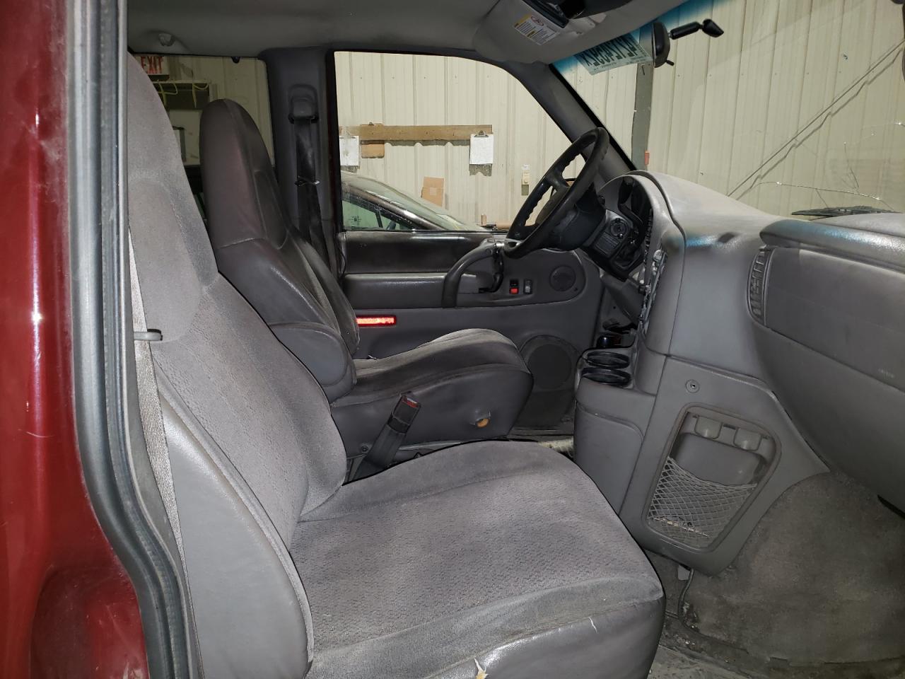 Photo 5 from auction – 2004 CHEVROLET ASTRO with VIN 1GNDM19X54B103234