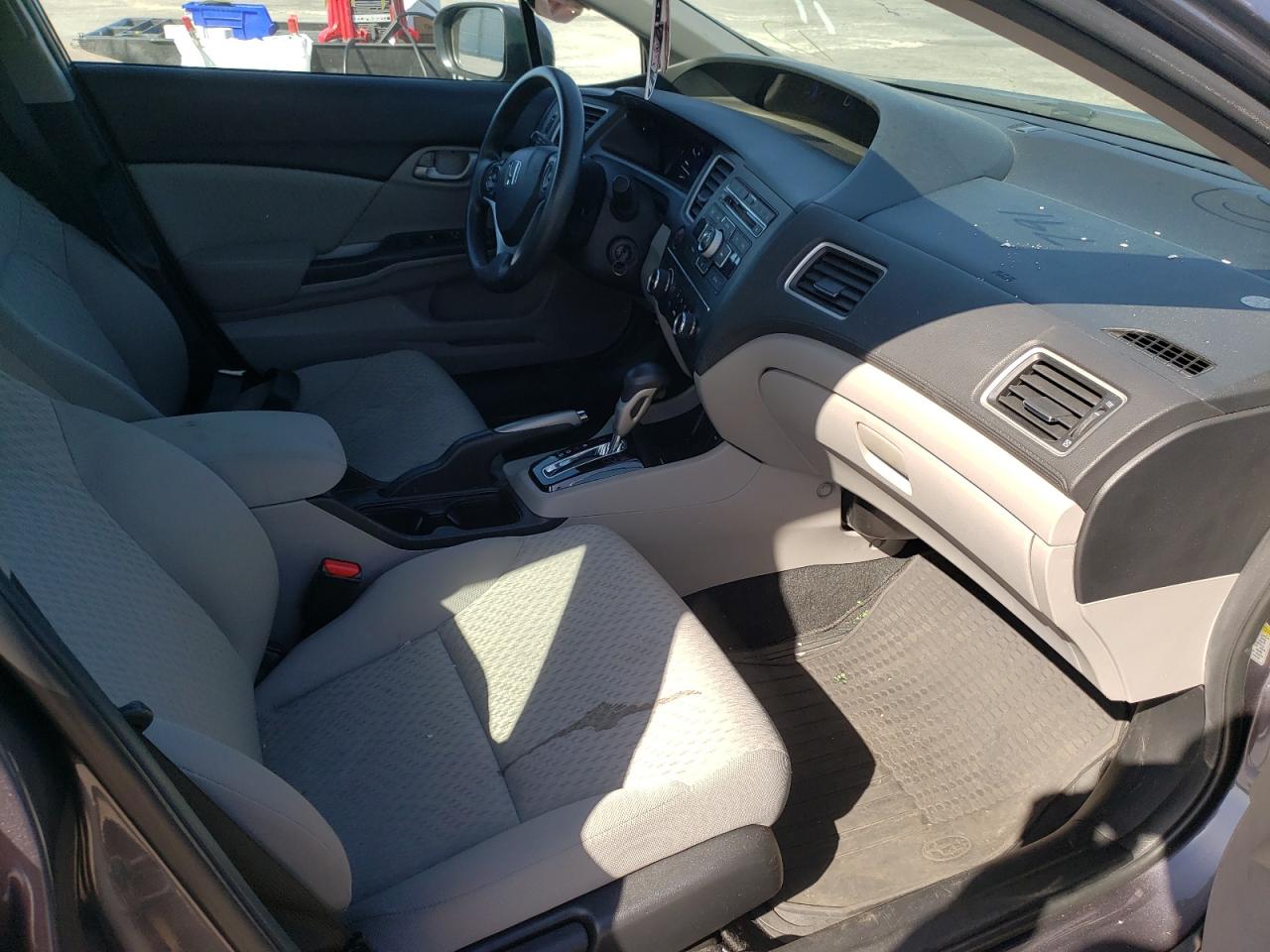 Photo 5 from auction – 2014 HONDA CIVIC LX with VIN 19XFB2F51EE239381