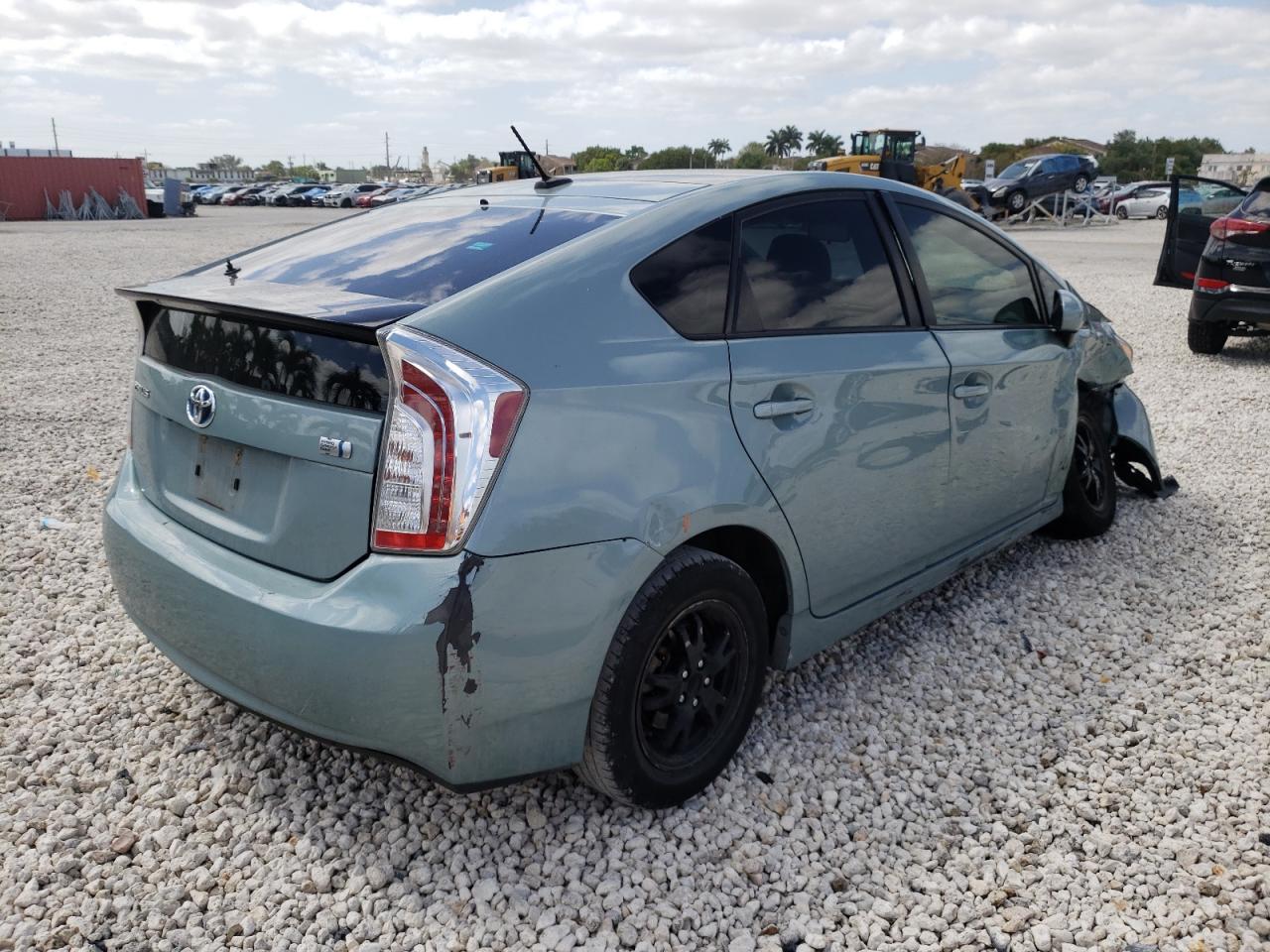 Photo 4 from auction – 2013 TOYOTA PRIUS with VIN JTDKN3DU6D1733307